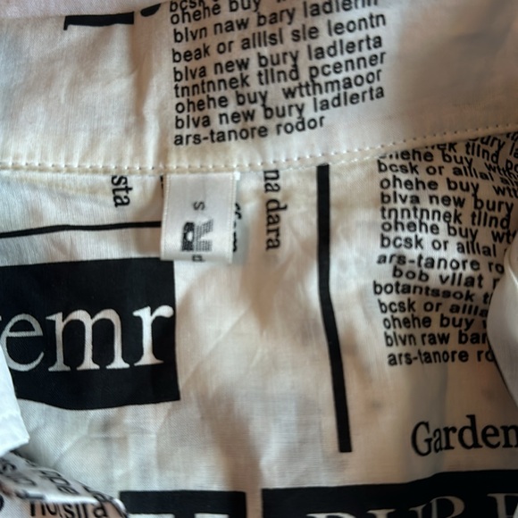 Men’s Size Small Printed Newspaper Button Up - Picture 3 of 3